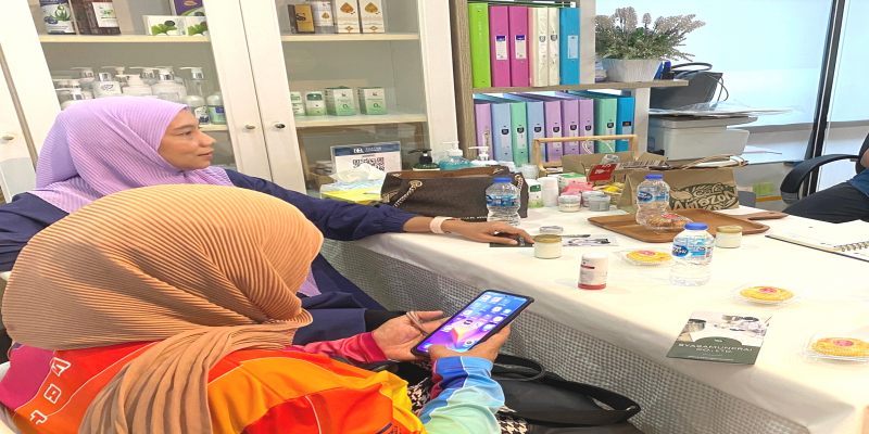 Consult ผู้ประกอบการสปากำปงร่วมกับบริษัทศยาสมุนไพรเพื่อสร้างความร่วมมือ